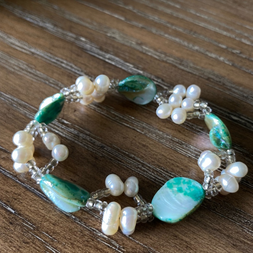 Elegant Green and Pearl Bracelet